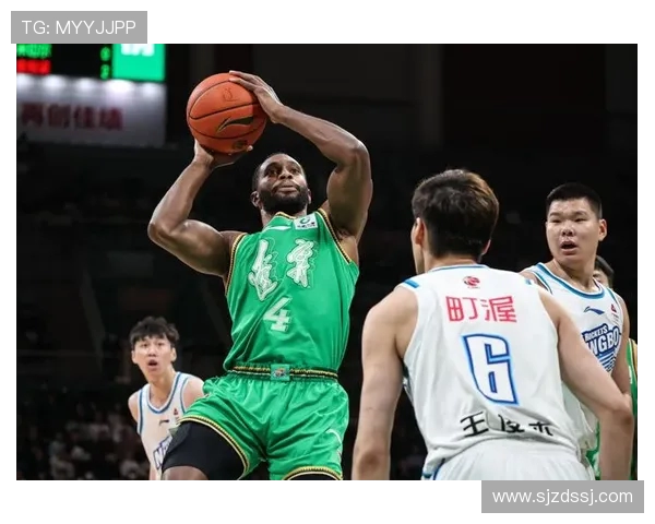 CBA广东队对阵宁波足球队：篮球与足球的对抗与融合